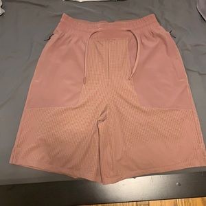 Lululemon men’s shorts with liner